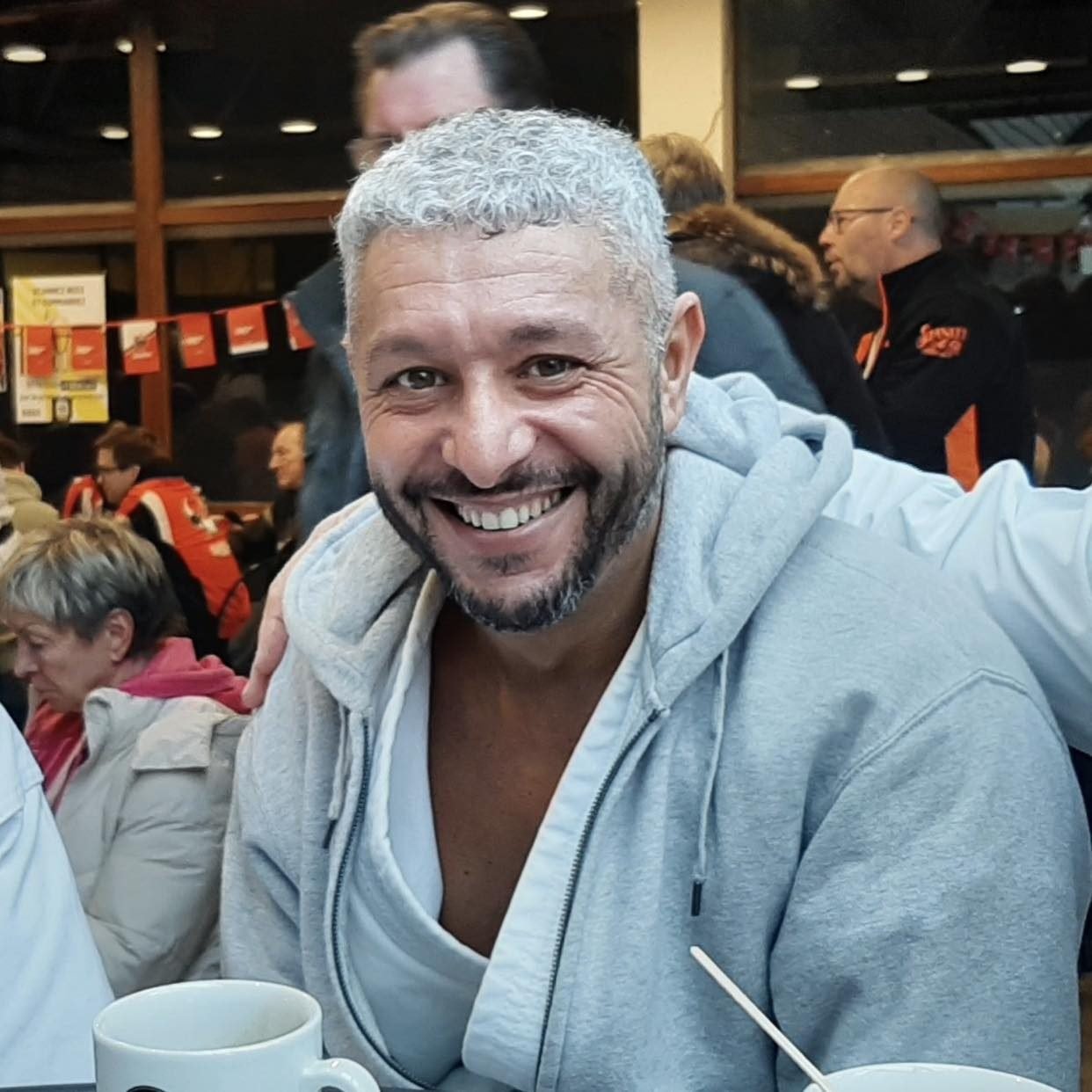 Pharred, coach KaraFit, souriant